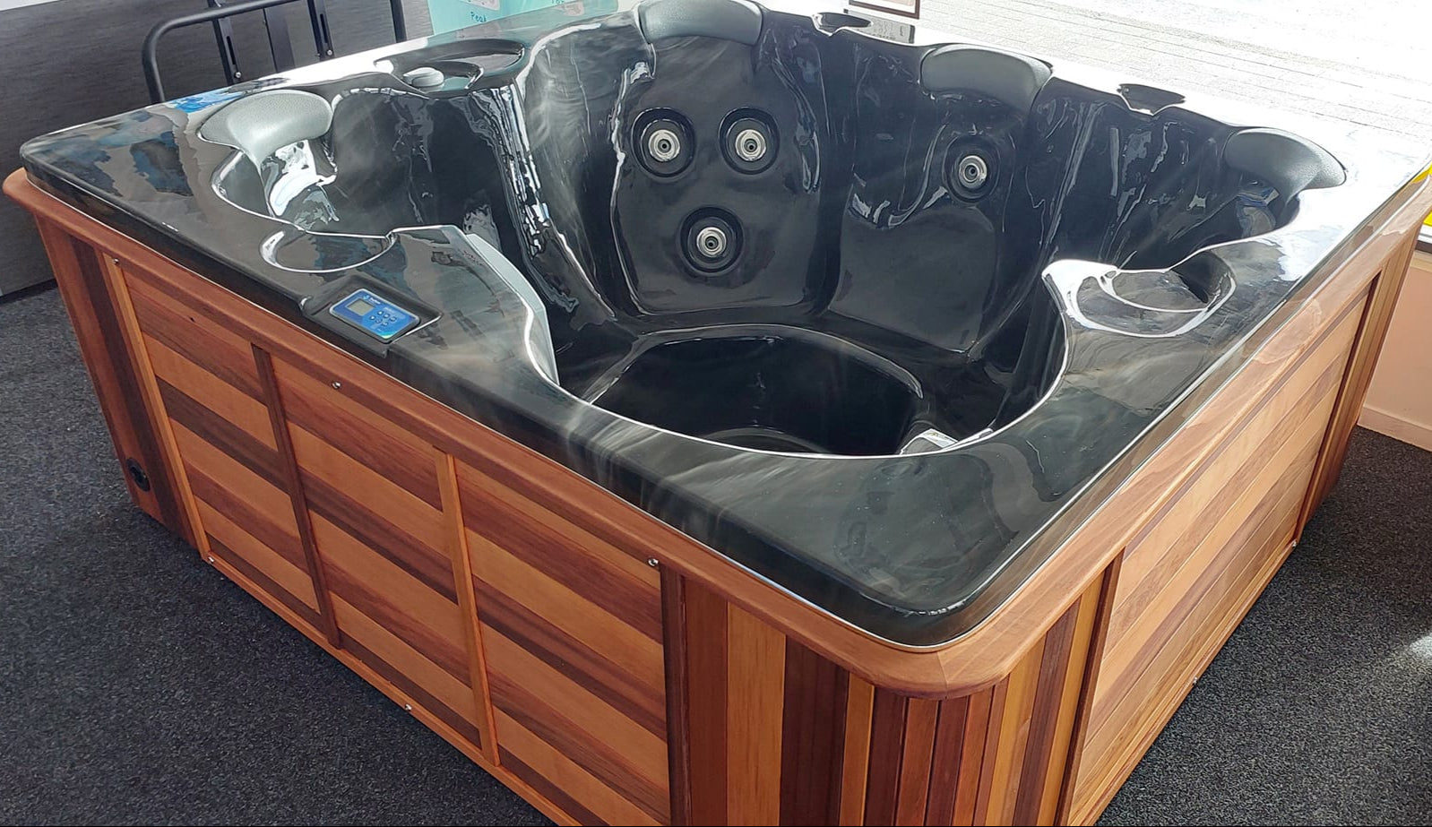 Trueform Sultan 5 person spa pool NZ made