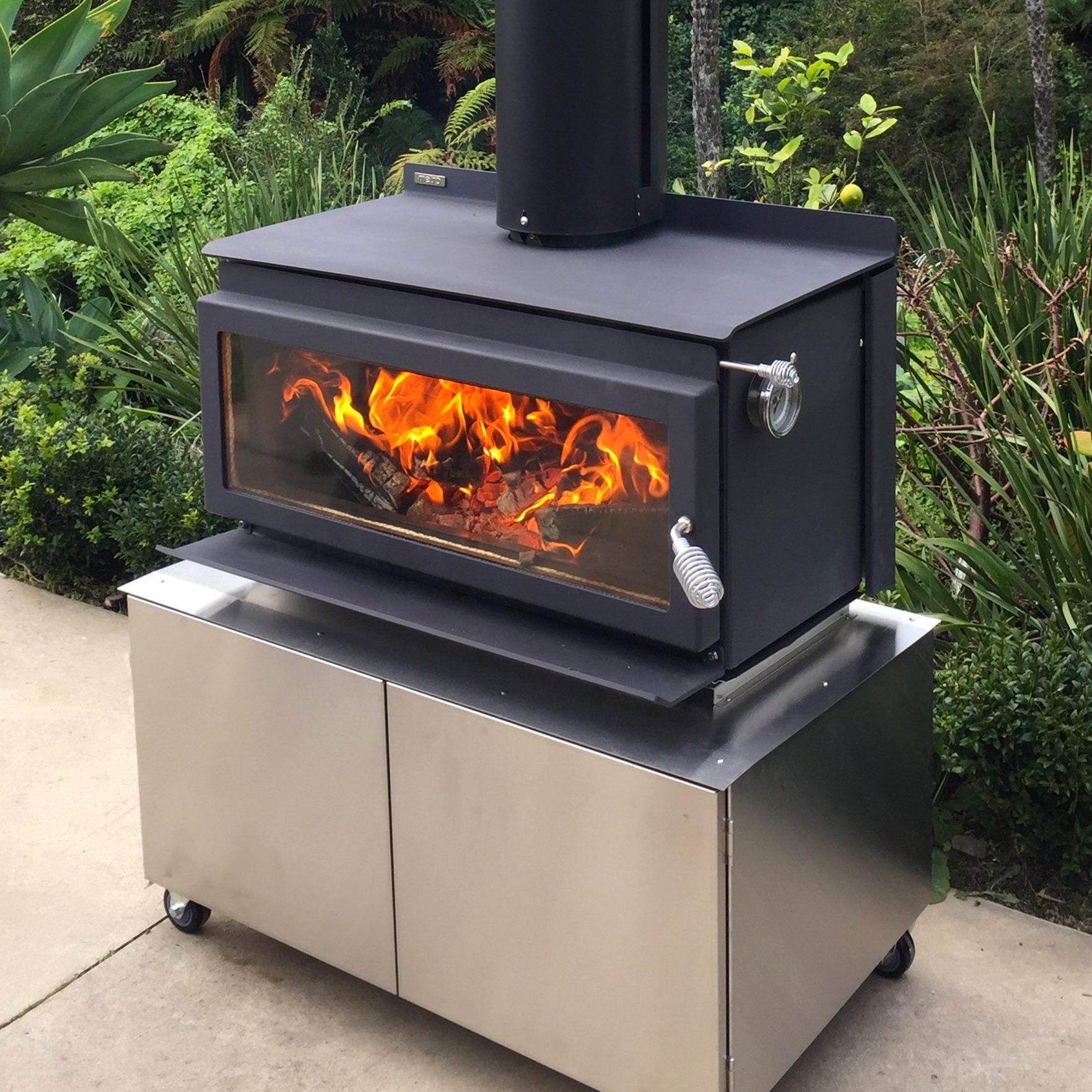 Metro Outdoor 850-T Fire & Flue Package – wood fire with storage trolley