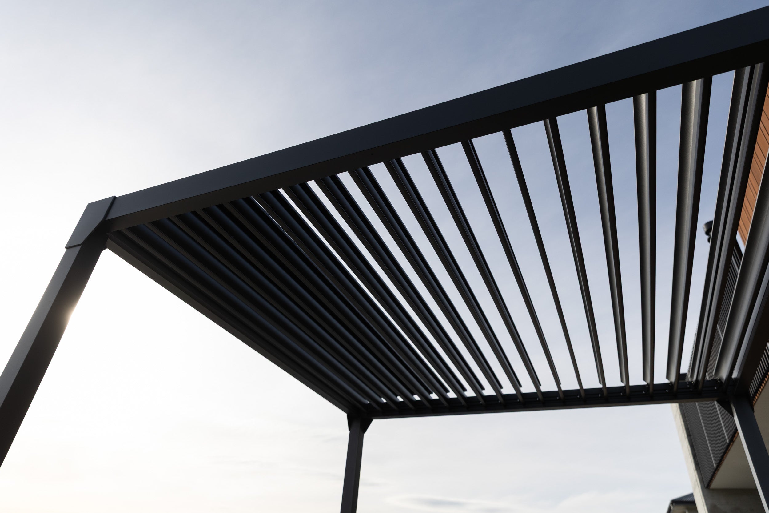 Sereno Louvre Roof - 3m x 3m Gunmetal