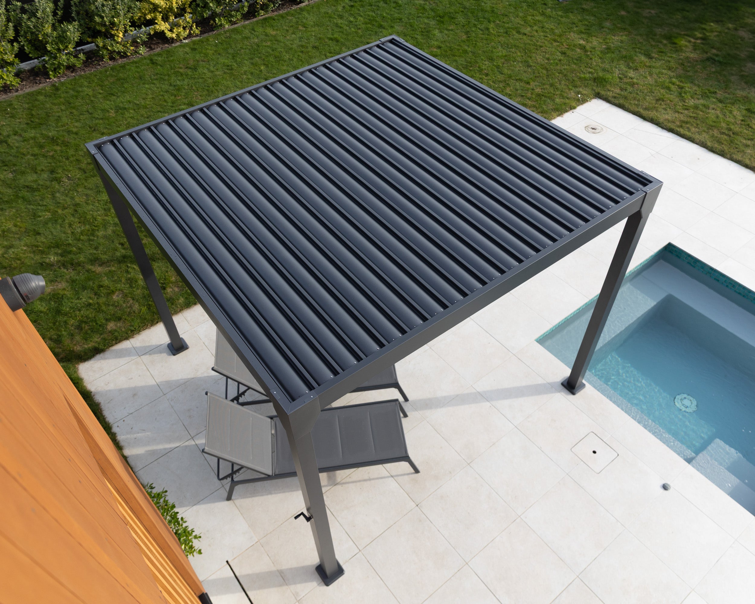 Sereno Louvre Roof - 3m x 3m Gunmetal